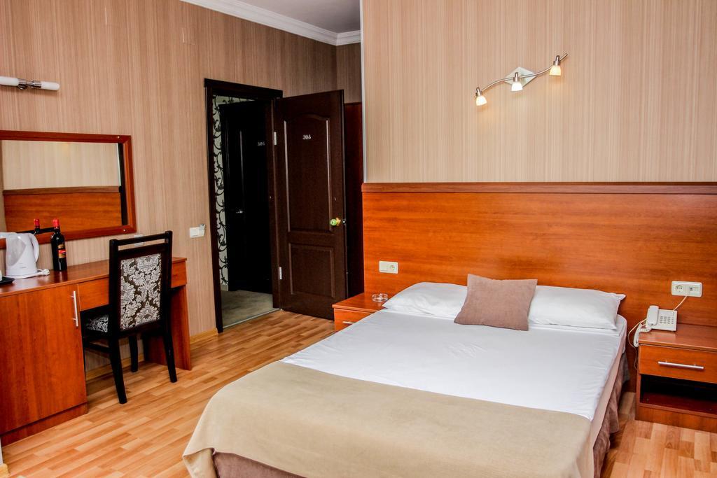 Graphic Hotel Batumi Exterior foto