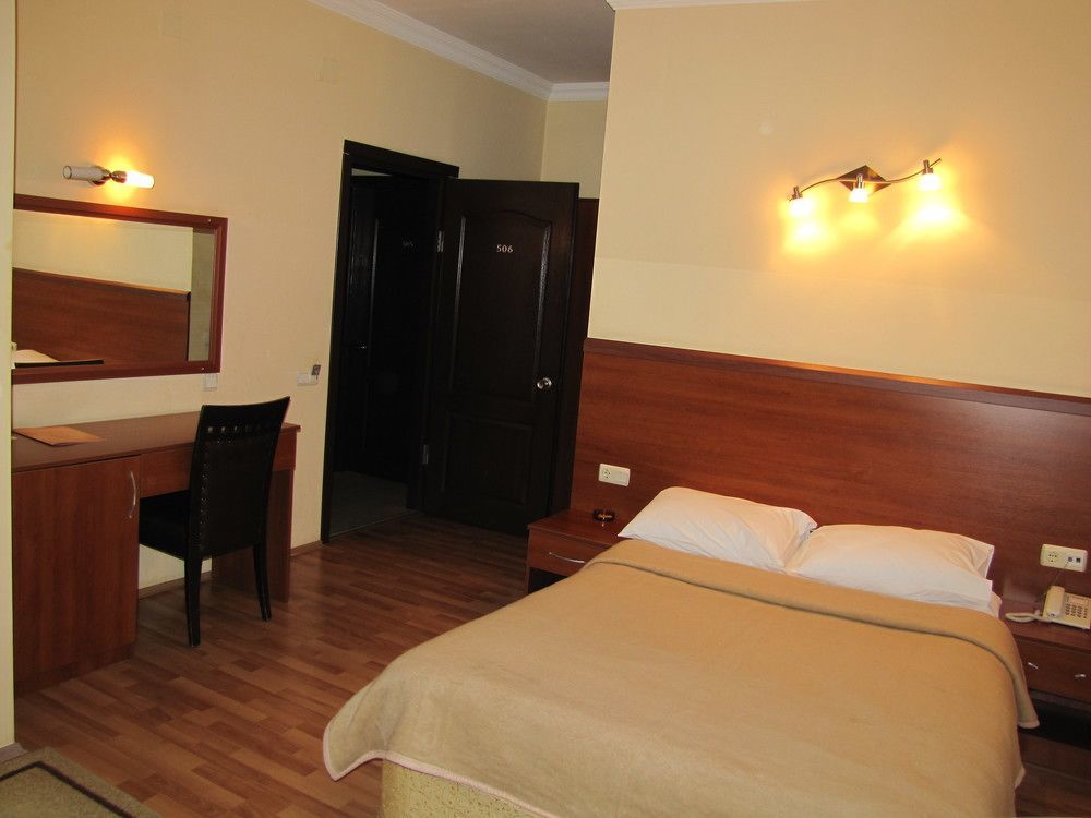 Graphic Hotel Batumi Exterior foto